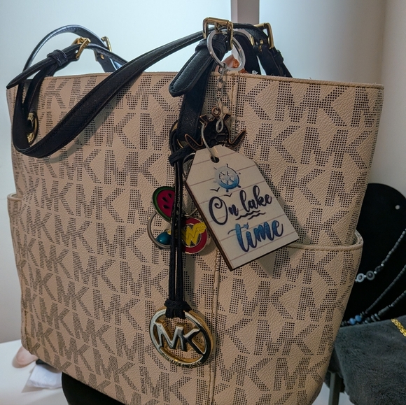 Michael Kors GUC  White Cream And Dark BlueTote Bag - Picture 2 of 11